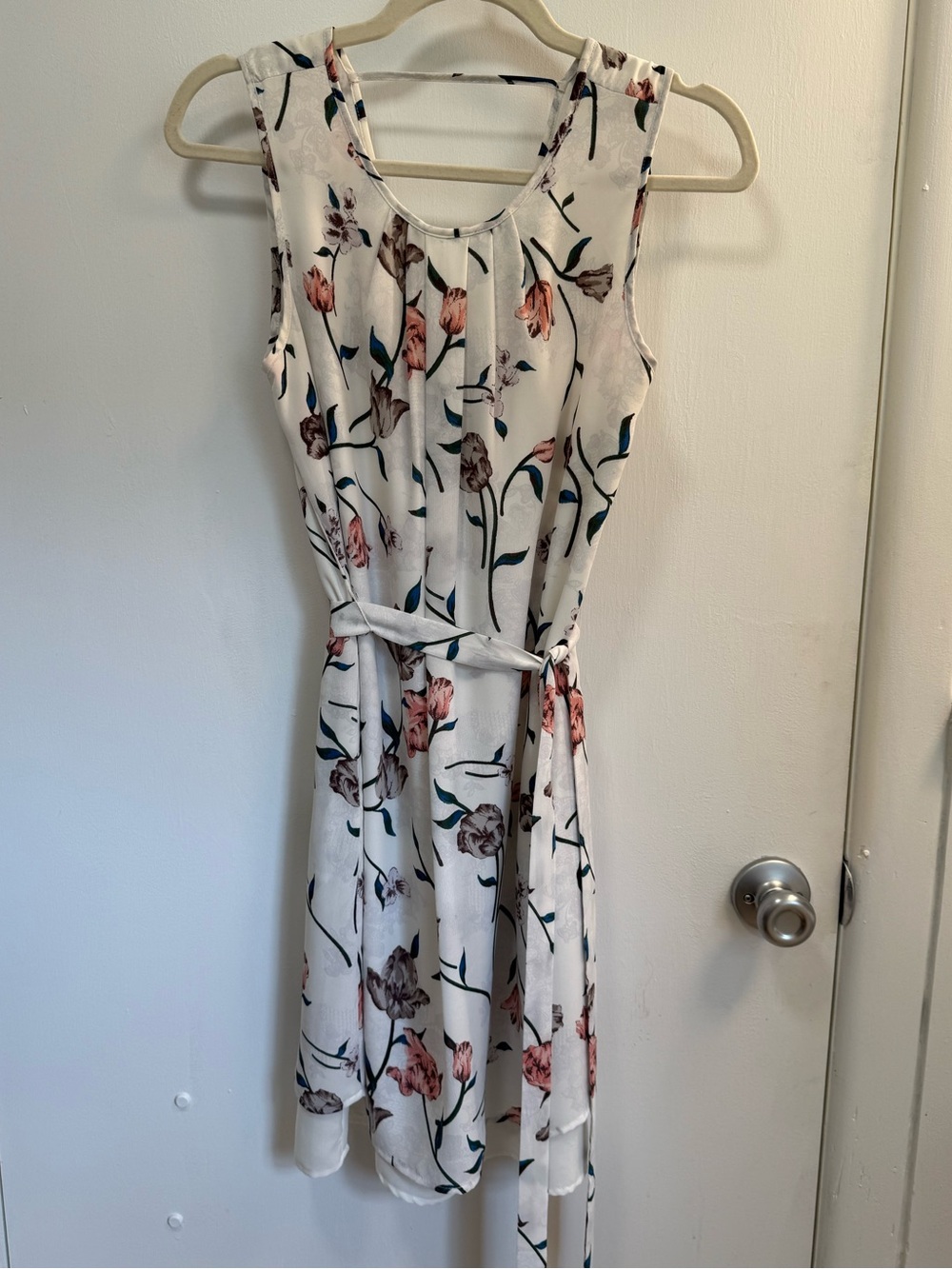 R2 White Floral Sleeveless Tie-Waist Midi Dress with Pink & Green Print